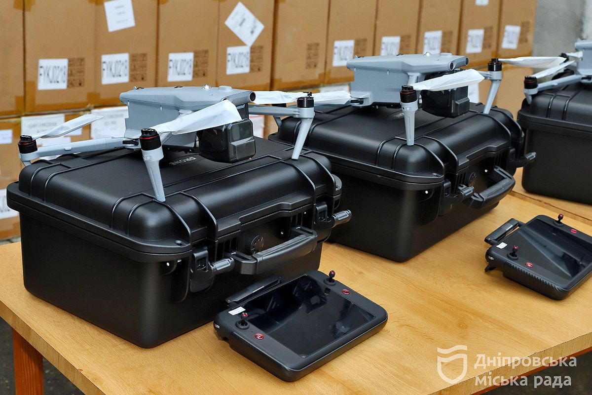 Бійцям ЗСУ передали чергову партію дронів з тепловізорами