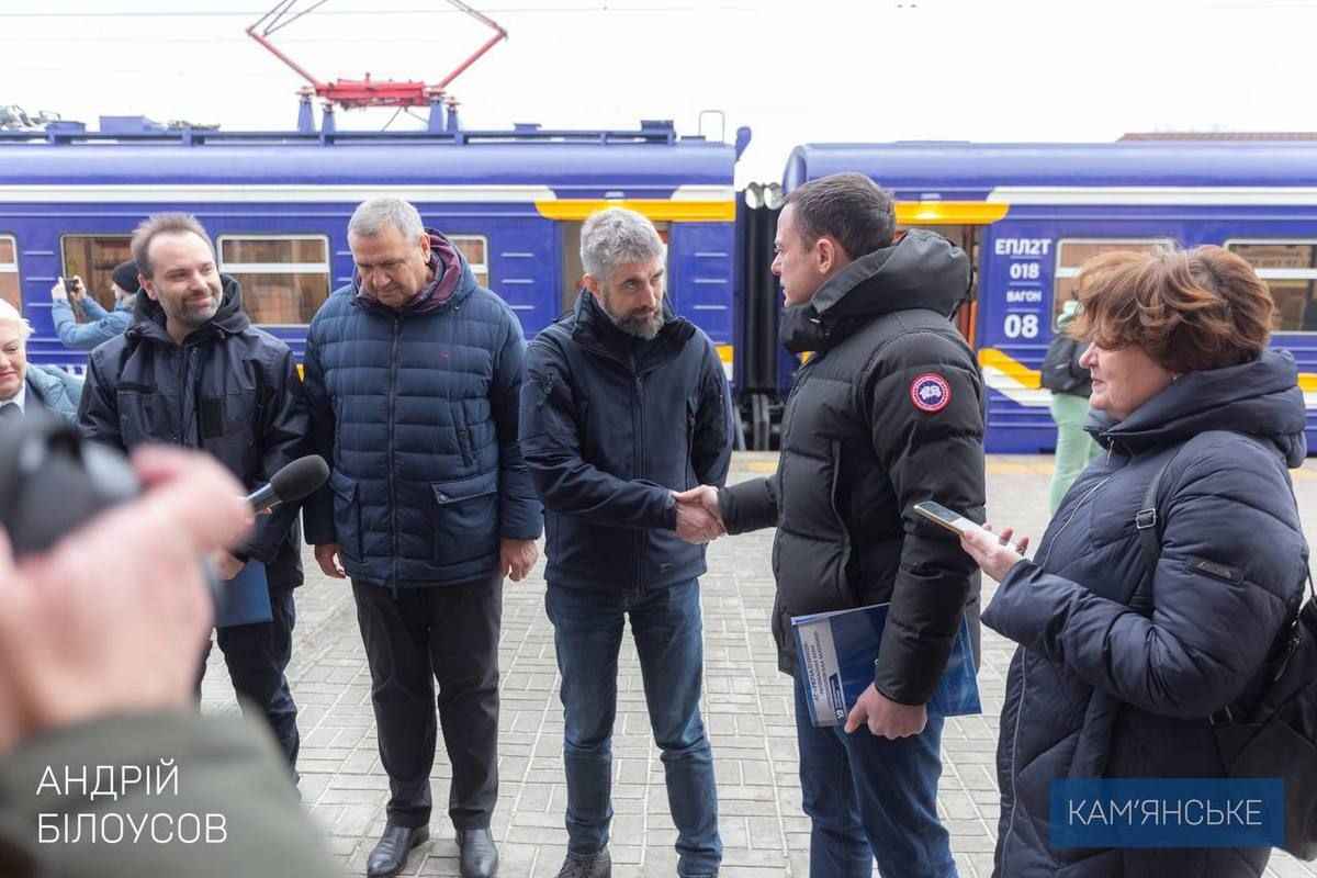 Загалом за день електропотяги здійснюватимуть сім поїздок за маршрутом в кожному напрямку Загалом за день електропотяги здійснюватимуть сім поїздок за маршрутом в кожному напрямку