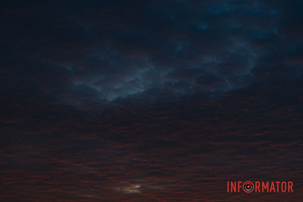 Небеса розписують неймовірний театр кольорів