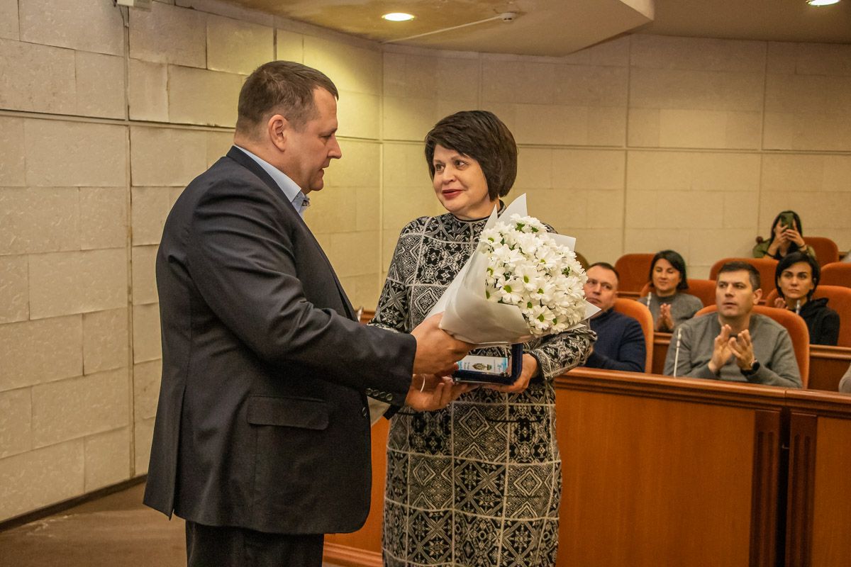 Борис Філатов вручив відзнаки понад двом десяткам енергетиків та лікарів