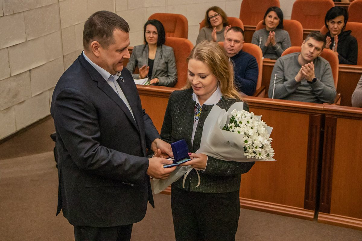Для лікарів Дніпра такі вручення відзнак у сесійній залі вже стали традицією