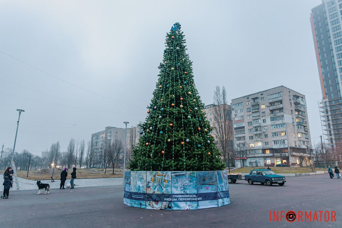 В Днепре установили еще одну новогоднюю елку