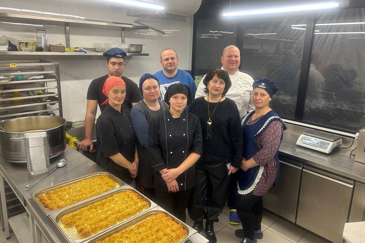 Готовят 150 комплексных обедов ежедневно