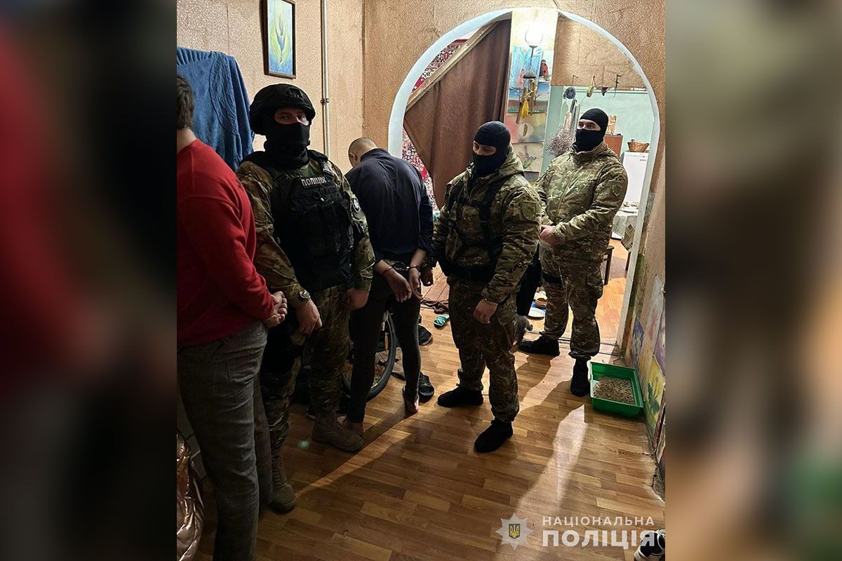 Правоохоронці проводили затримання Правоохоронці проводили затримання