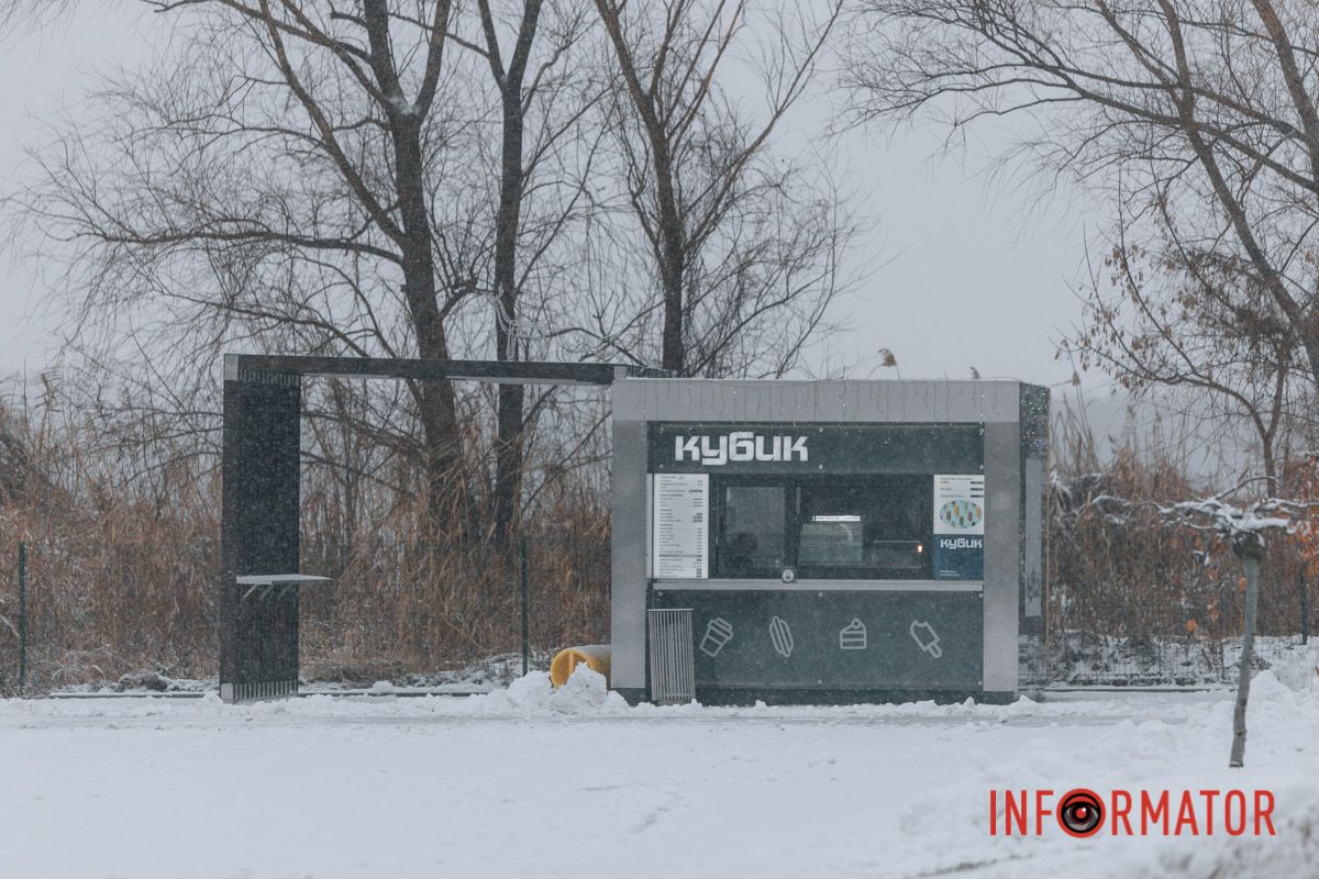 Місто в прикрасах снігового покриву