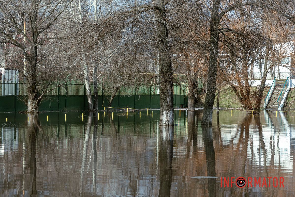 За словами місцевих мешканців, порив каналізації в цьому місці не вперше