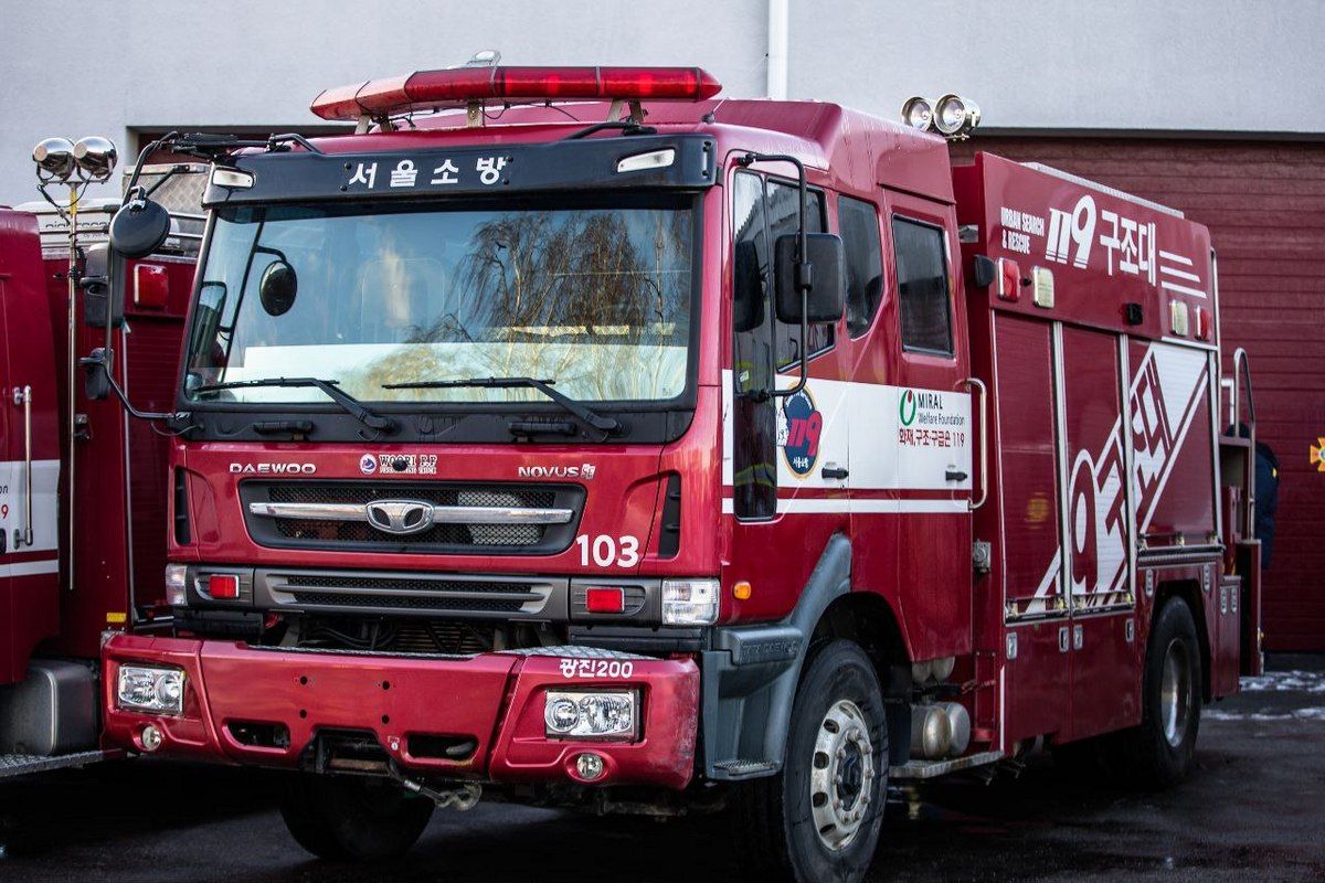 Из Южной Кореи в Днепропетровщину доставили восемь спецмашин