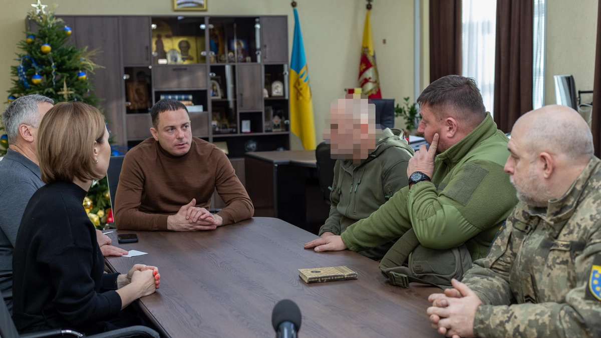 Городской глава Каменского провел рабочую встречу с командиром воинской части и добровольцами