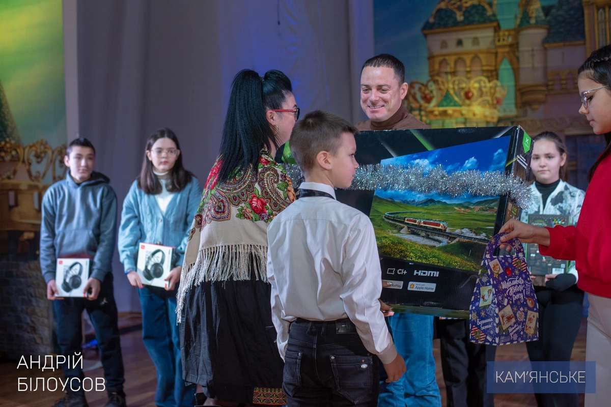 Андрей Билоусов поздравил детей города с Рождественскими и Новогодними праздниками