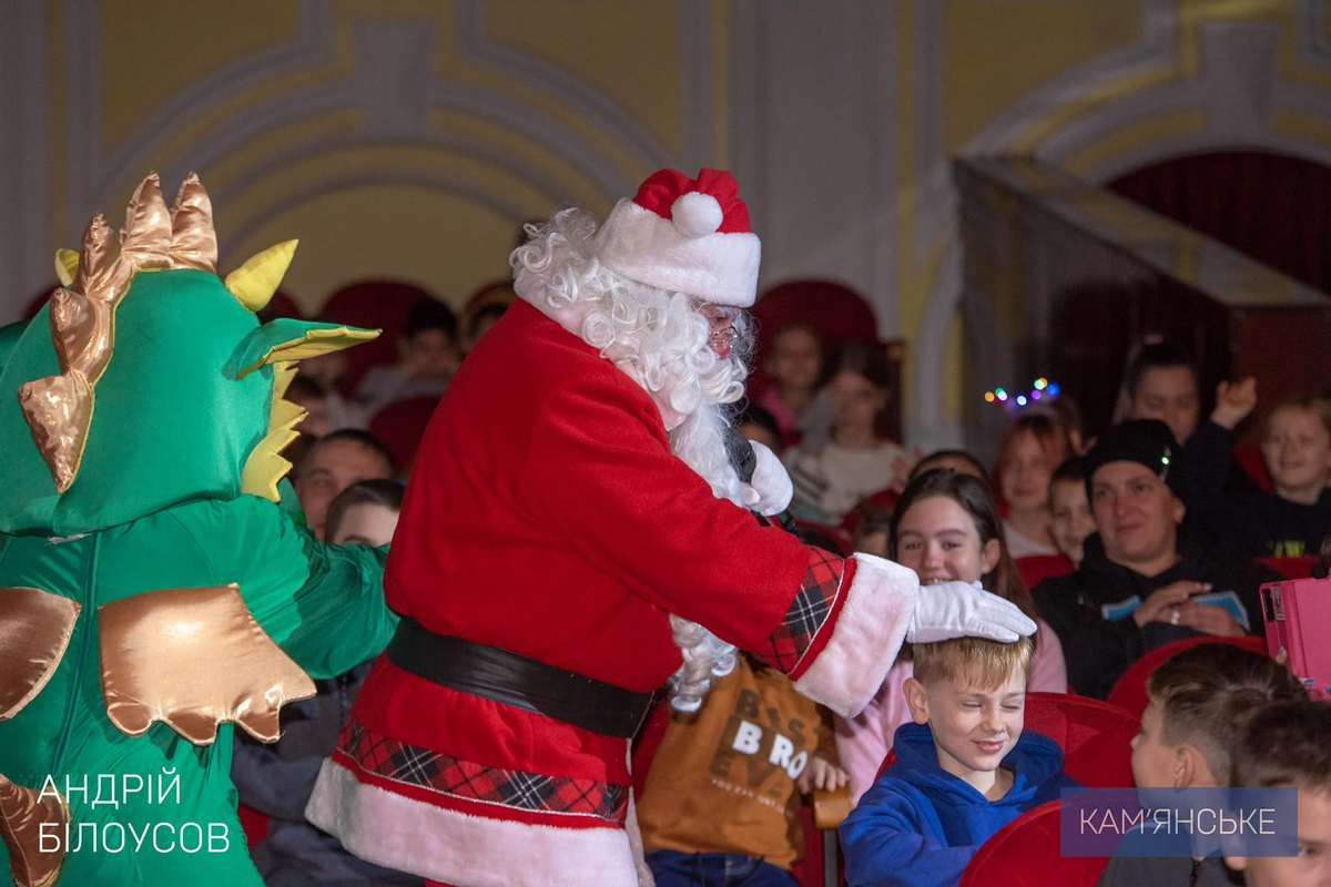 Вручили подарки малышам и особые презенты тем, кто добился значительных успехов в обучении