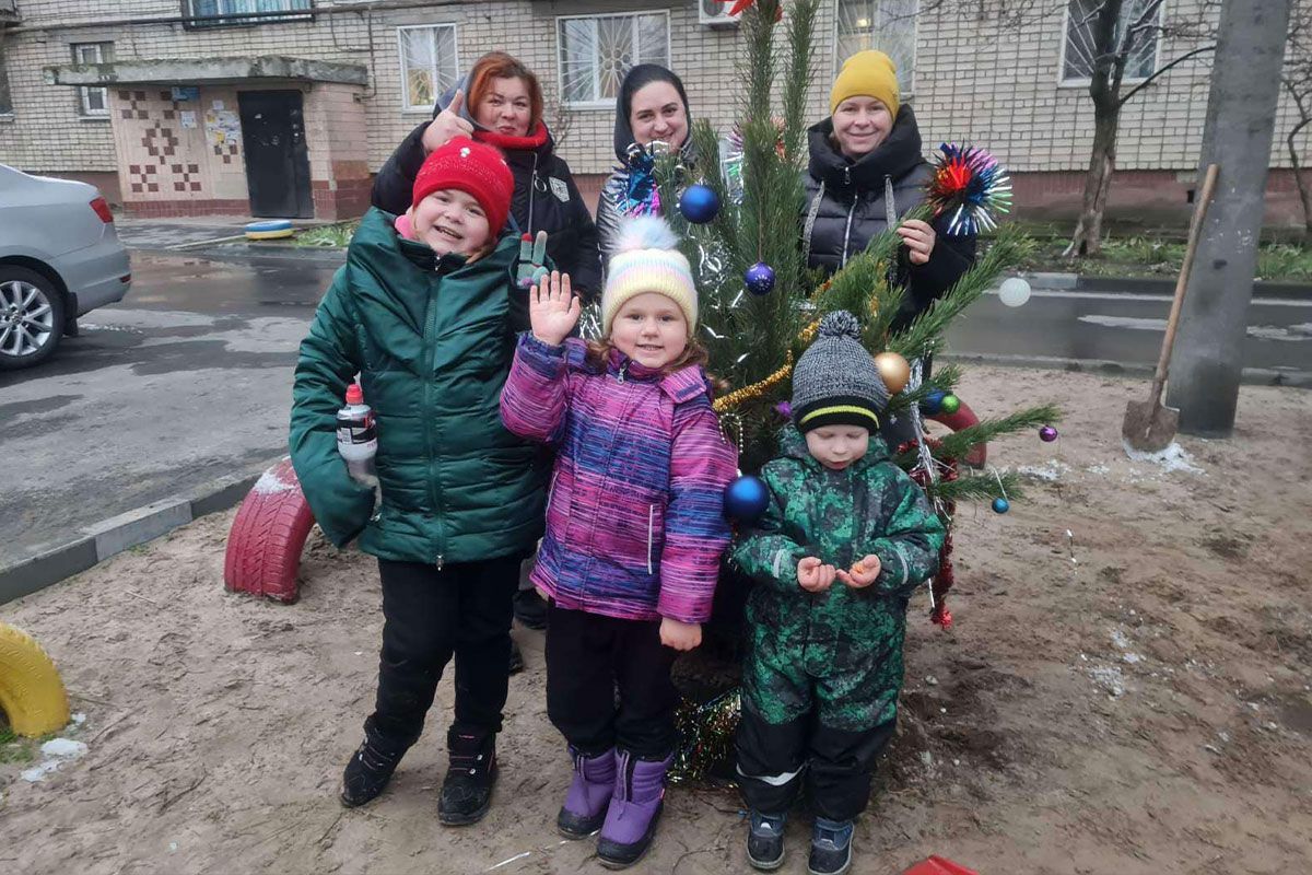 Их украсили местные жители