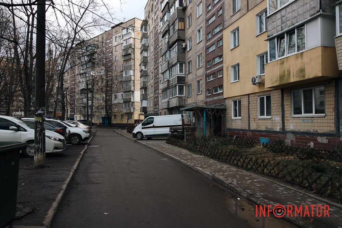 На Тополі-2 жінка випала з вікна 6 поверху На Тополі-2 жінка випала з вікна 6 поверху