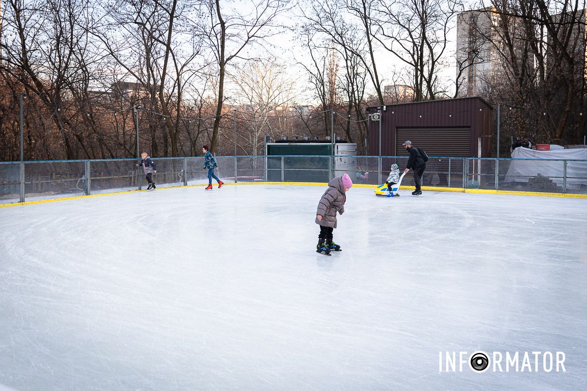 Парк находится недалеко от улицы Макарова Парк находится недалеко от улицы Макарова