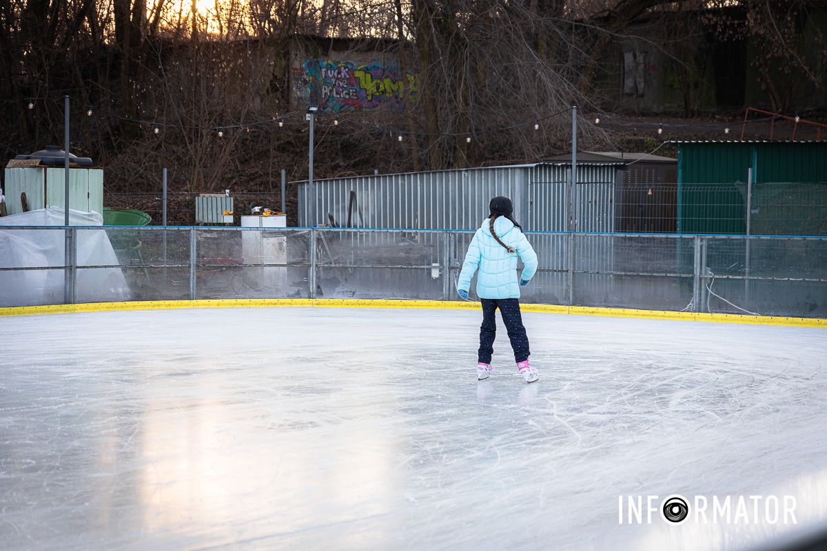 Каток работает каждый с 10:00 до 21:00 Каток работает каждый с 10:00 до 21:00