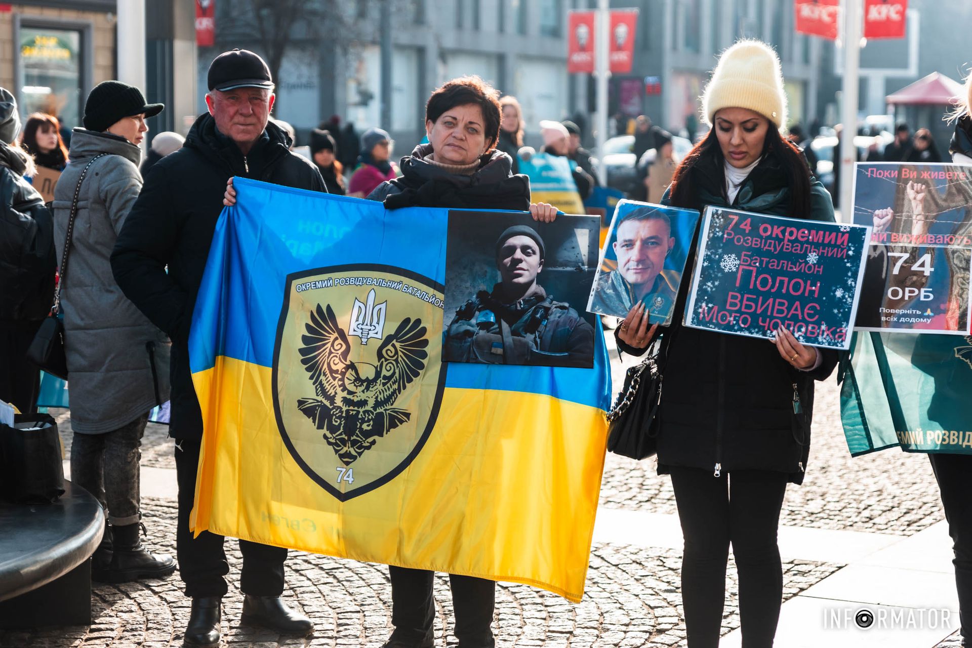 Всі чекають на рідних Всі чекають на рідних