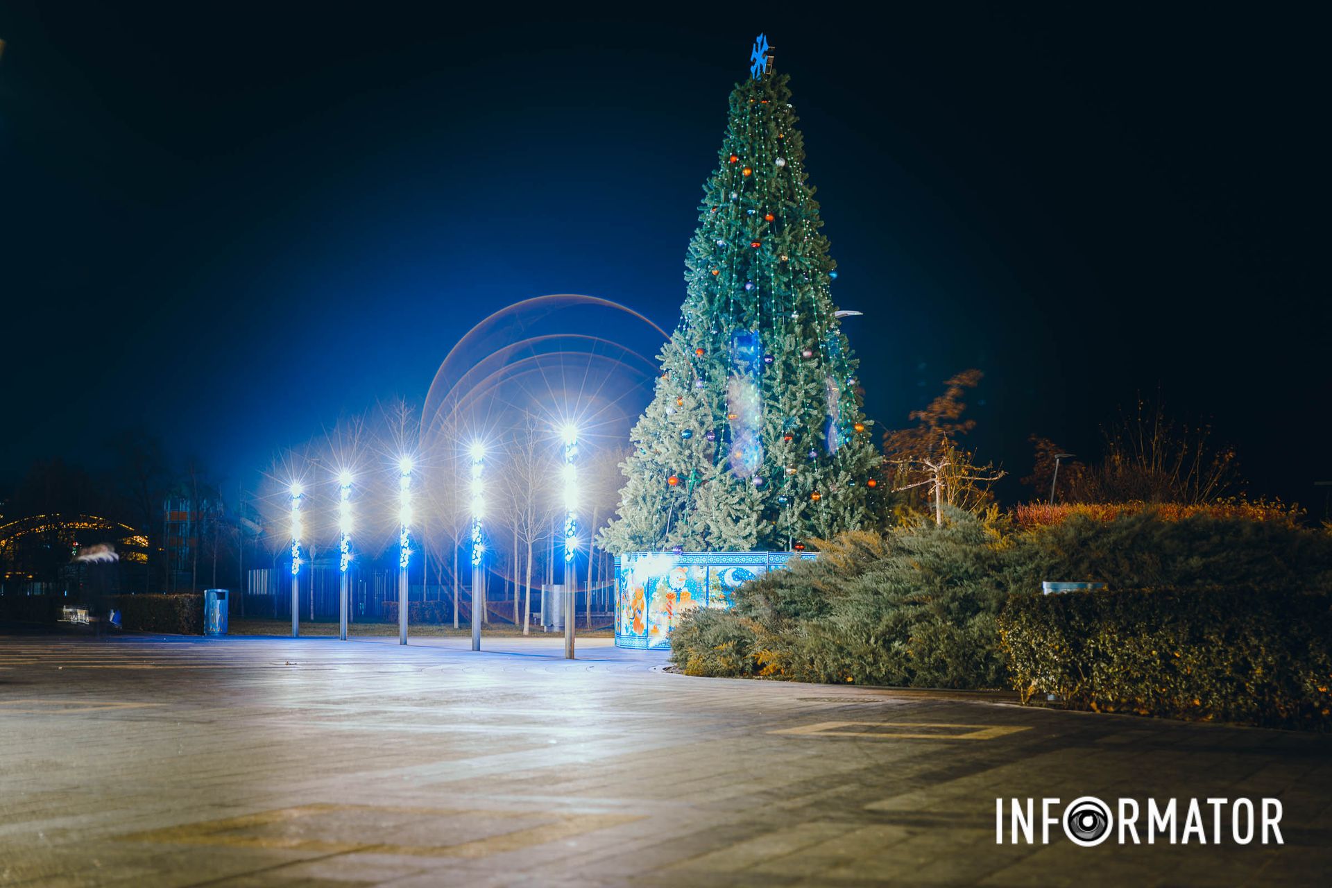За словами відвідувачів, у сквері вмикали новорічну ілюмінацію тільки на одного разу За словами відвідувачів, у сквері вмикали новорічну ілюмінацію тільки на одного разу