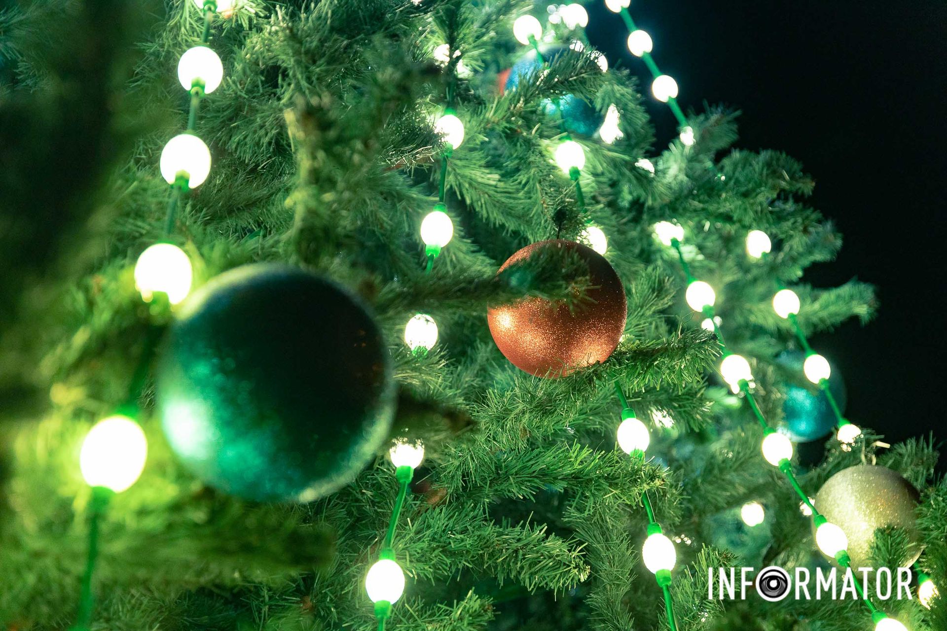 Привертає увагу Привертає увагу