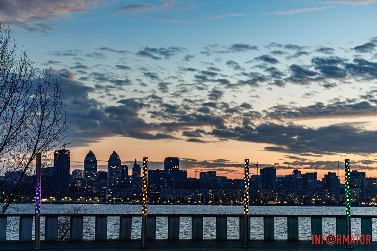 Холст ночи раскрывается Холст ночи раскрывается