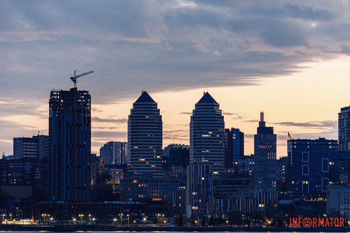 Правый перег выглядит необычно - строительство меняет силуэт города Правый перег выглядит необычно - строительство меняет силуэт города