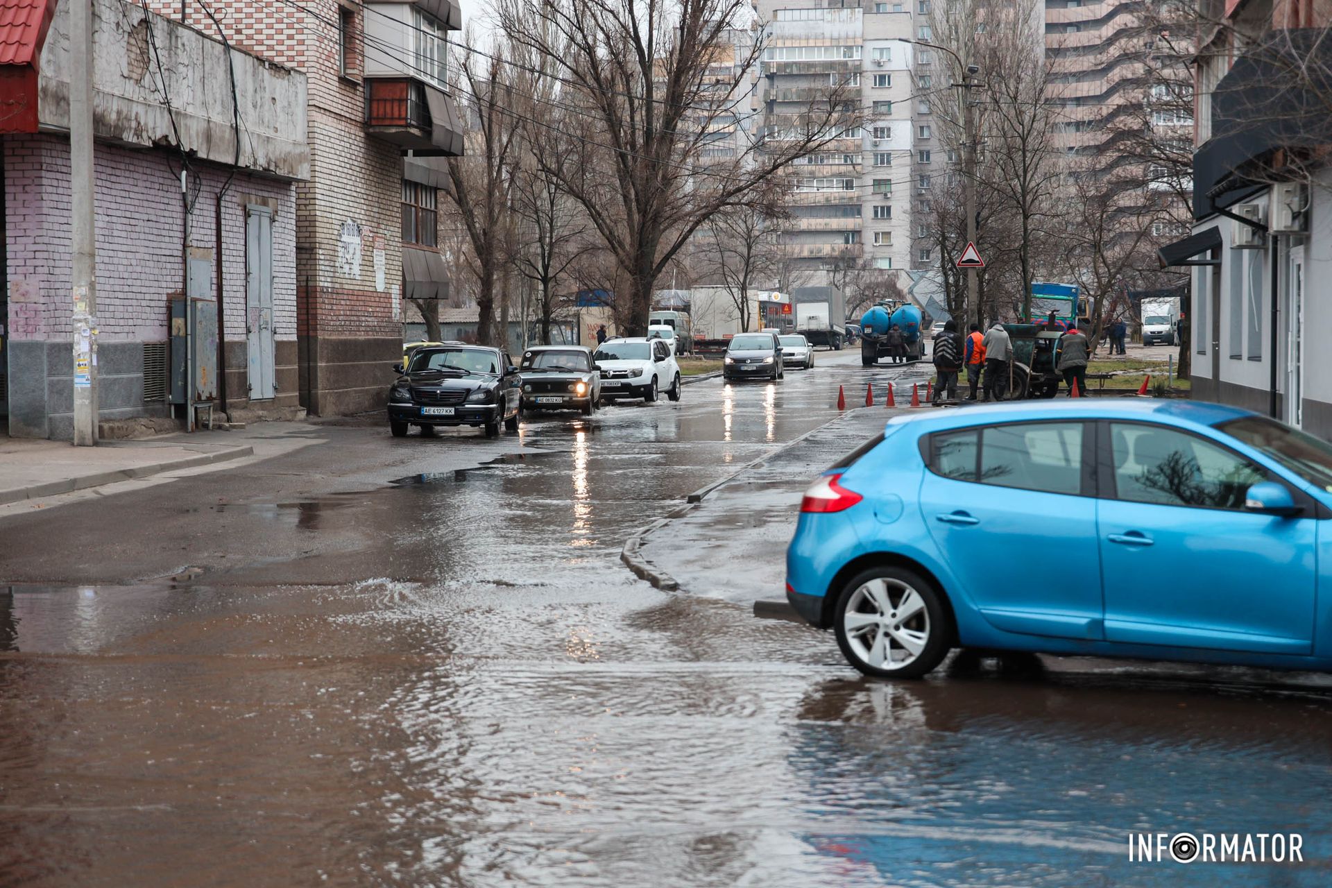 Преставник "Дніпровдоканалу" відмовився коментувати журналістам, що сталося
