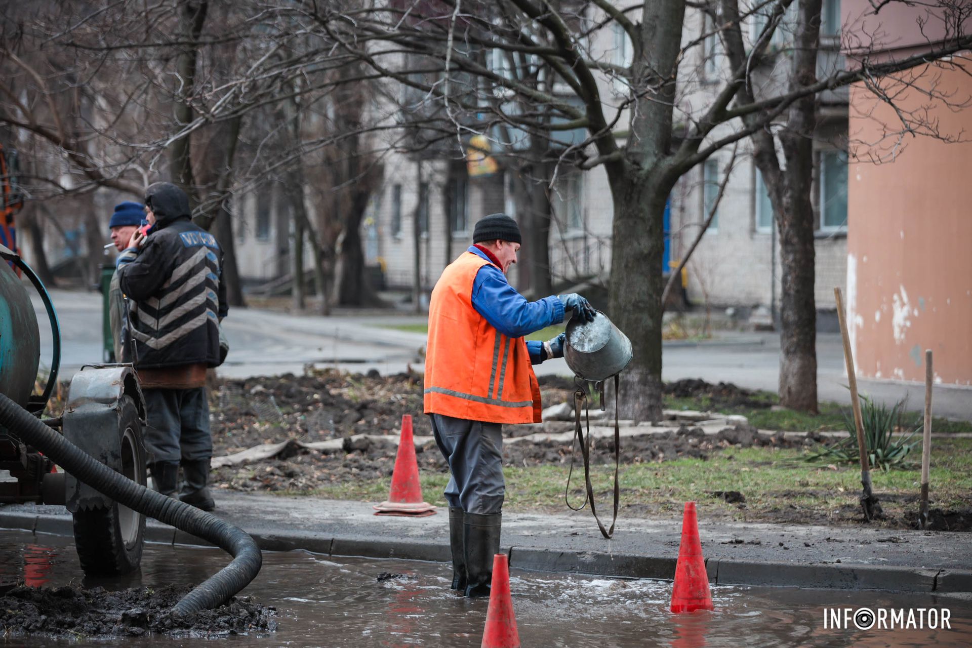 Робота кипить. Можна й покурити