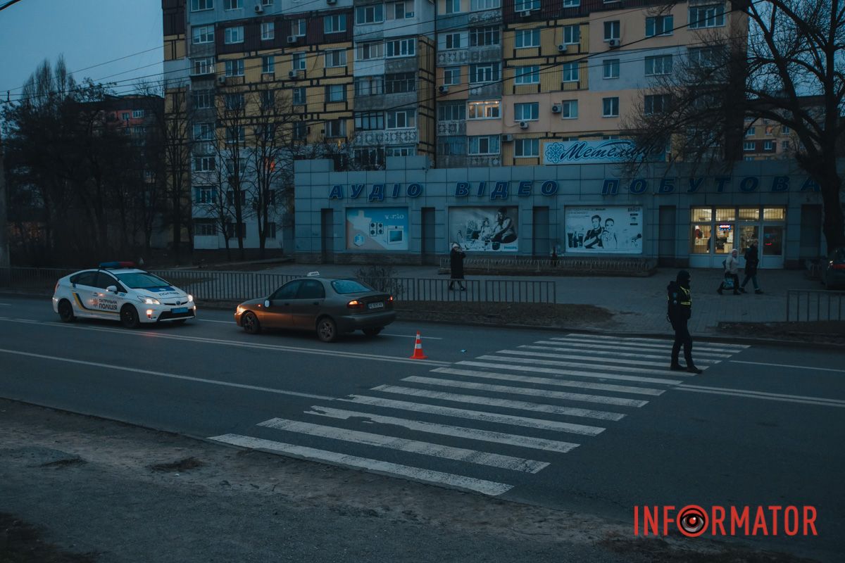 Тут автомобіль Daewoo Sens на пішохідному переході збив жінку