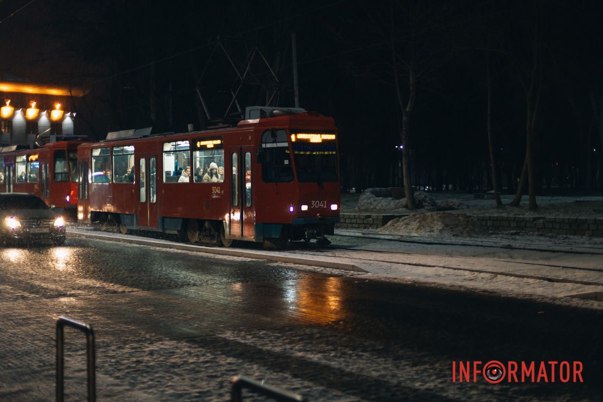 За декілька годин він вкрив білою ковдрою будинки та автівки