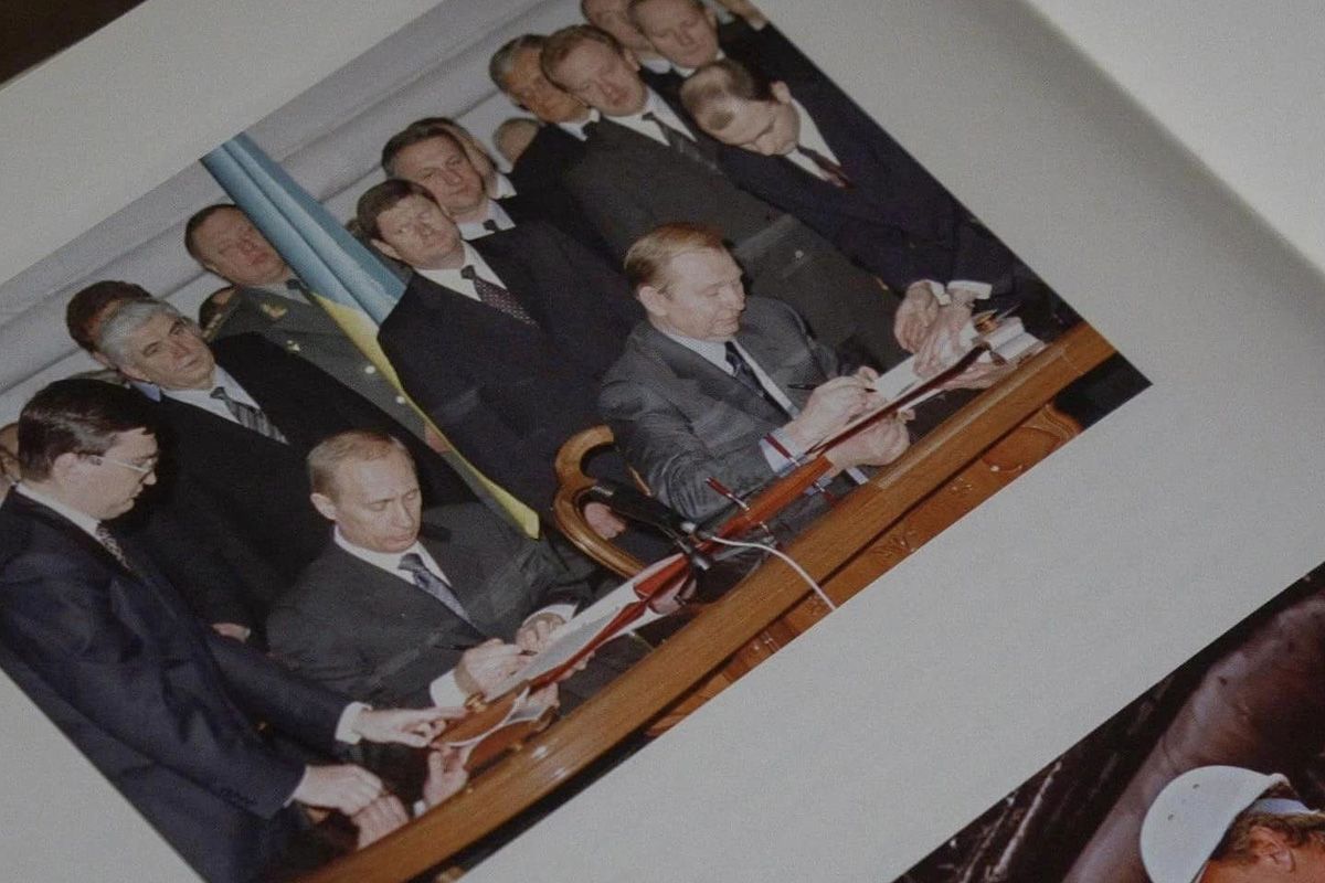 путін та Леонід Кучма за одним столом  путін та Леонід Кучма за одним столом
