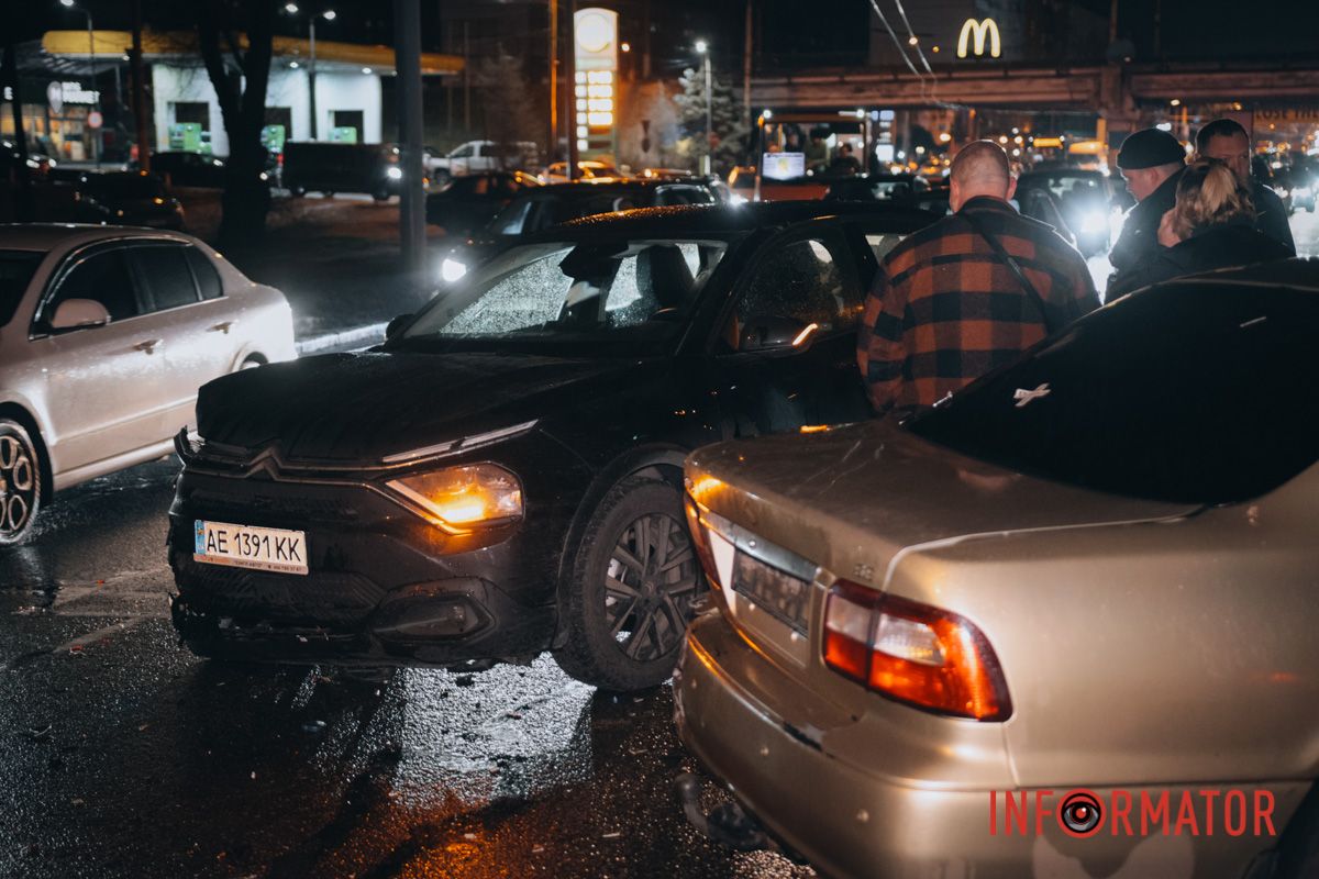 Дорогу не поділили Citroen та Renault (Samsung)