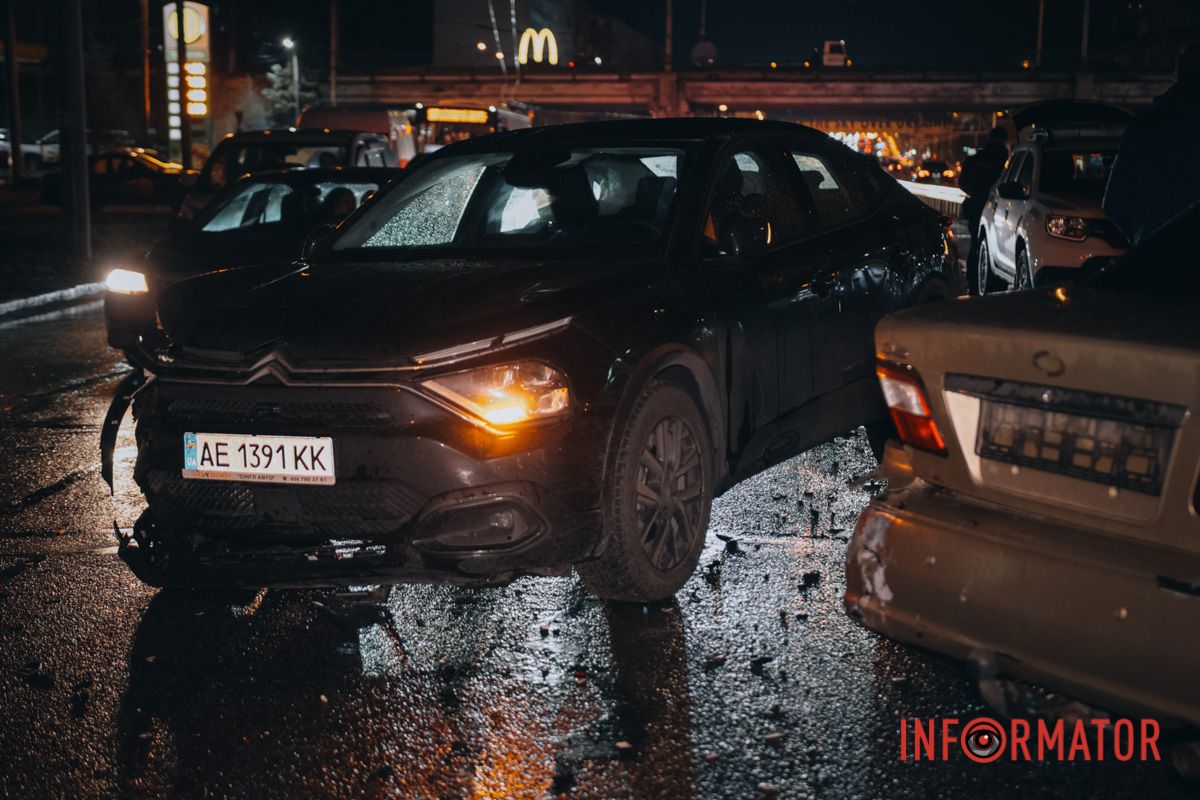 На Слобожанському проспекті утворився величезний затор 