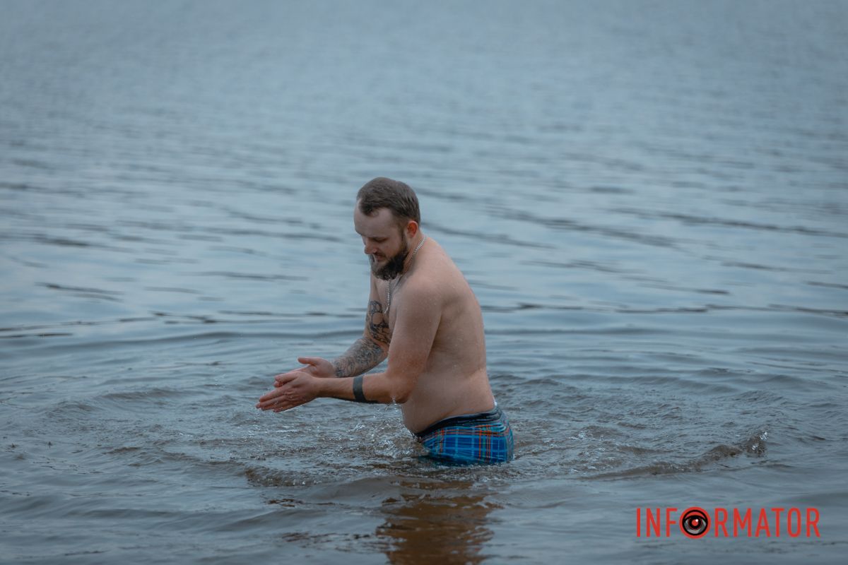 Лікарі рекомендують бути у воді не більше 30 хвилин 