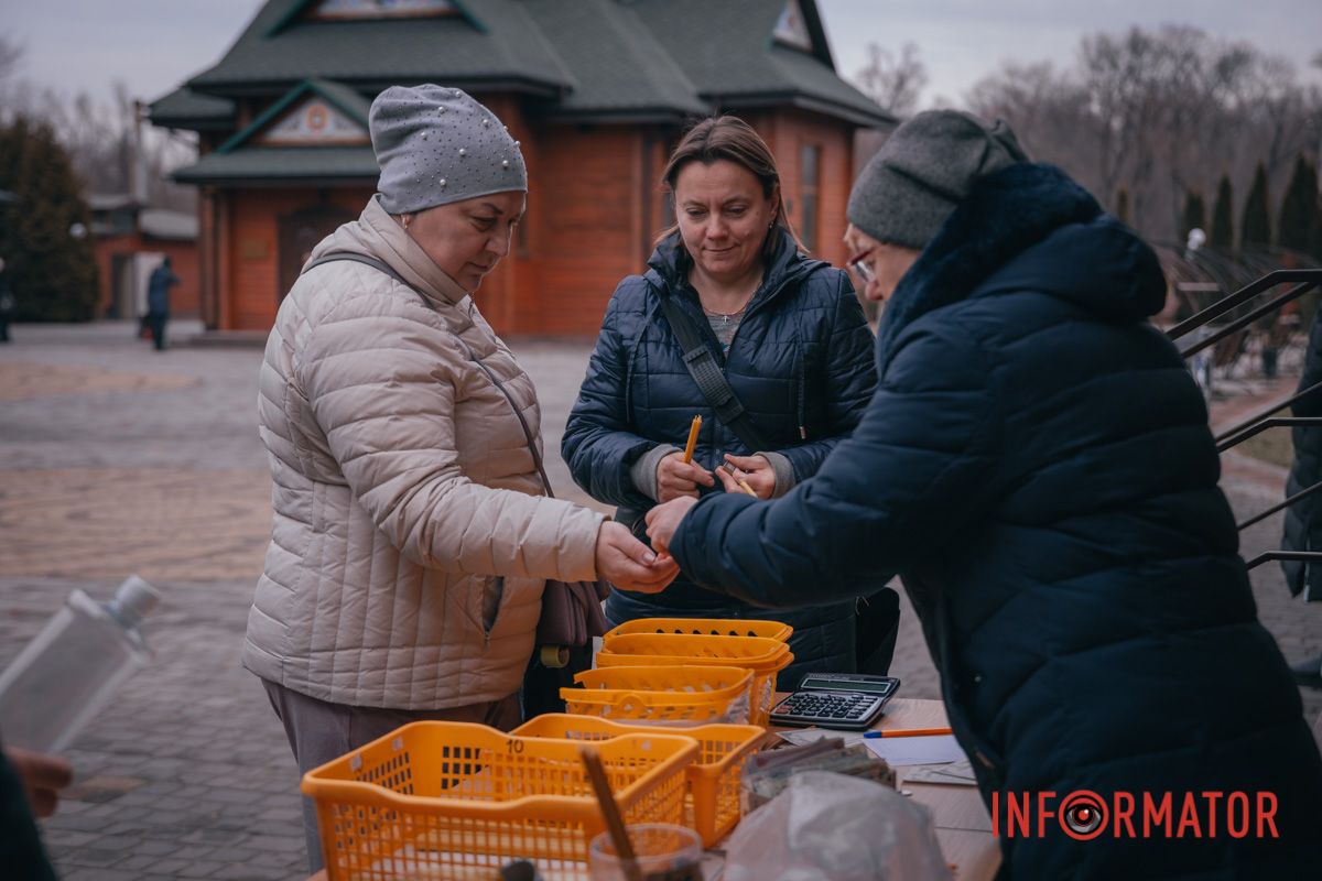 Свічки запалюють вдома