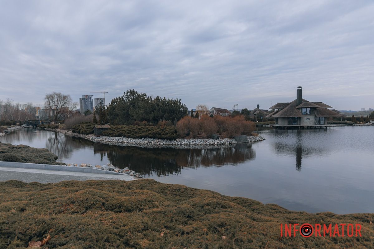 Але нікого немає