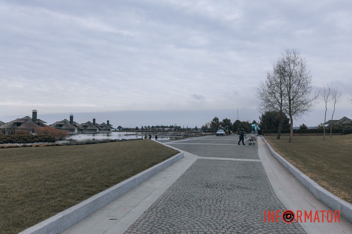 За словами поліцейських, які несли тут чергування, все ж таки охочі покупатись були