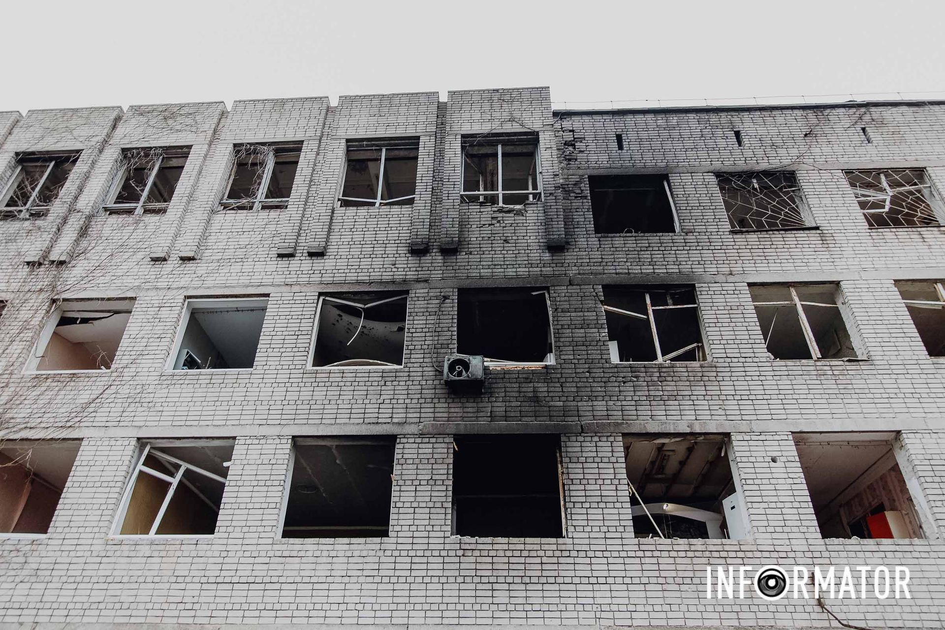 Всі вікна вилетіли 