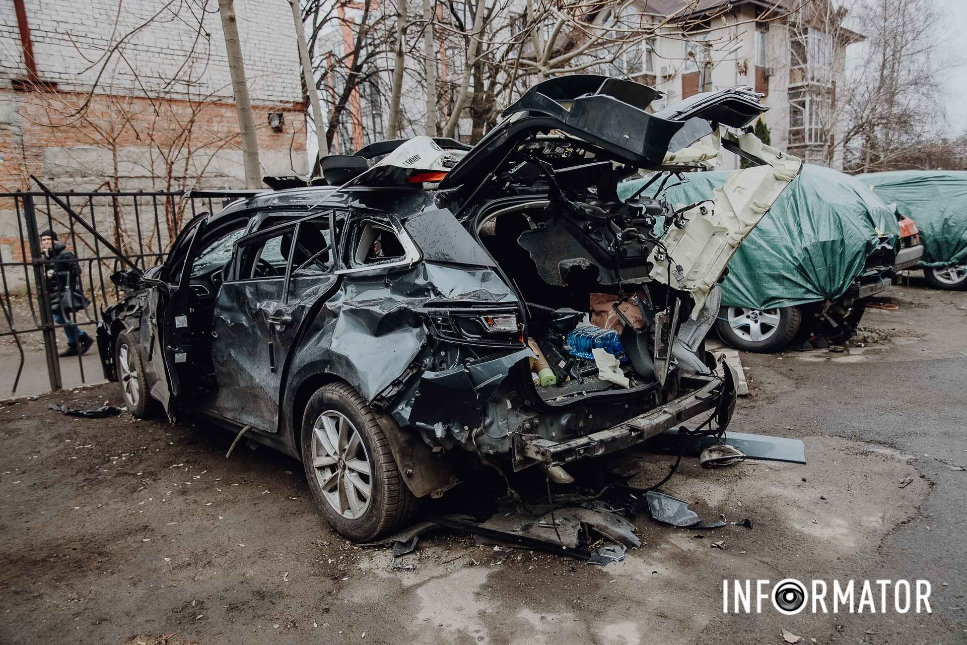 12 автівок були пошкоджені 