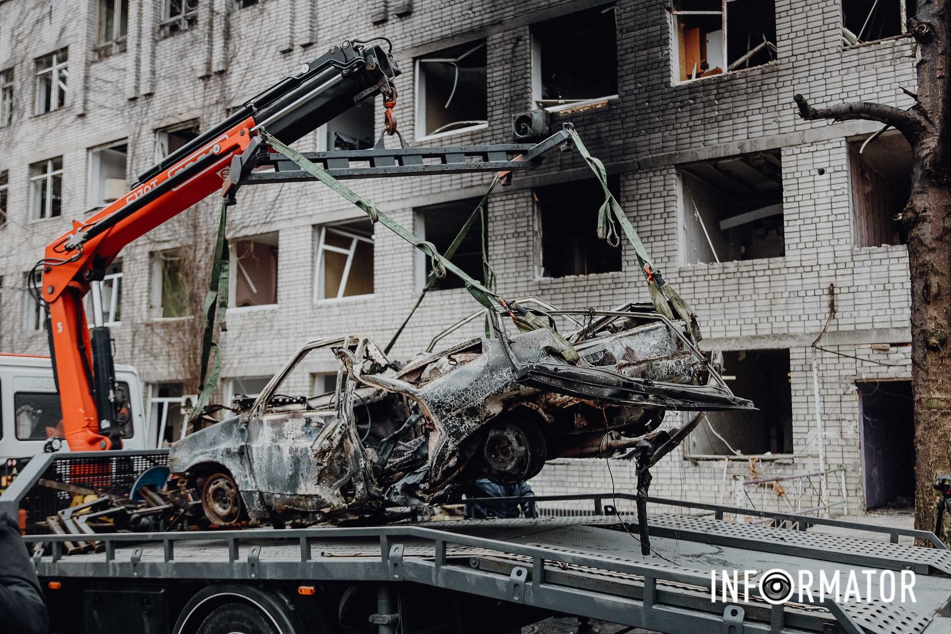 Машини забирає евакуатор