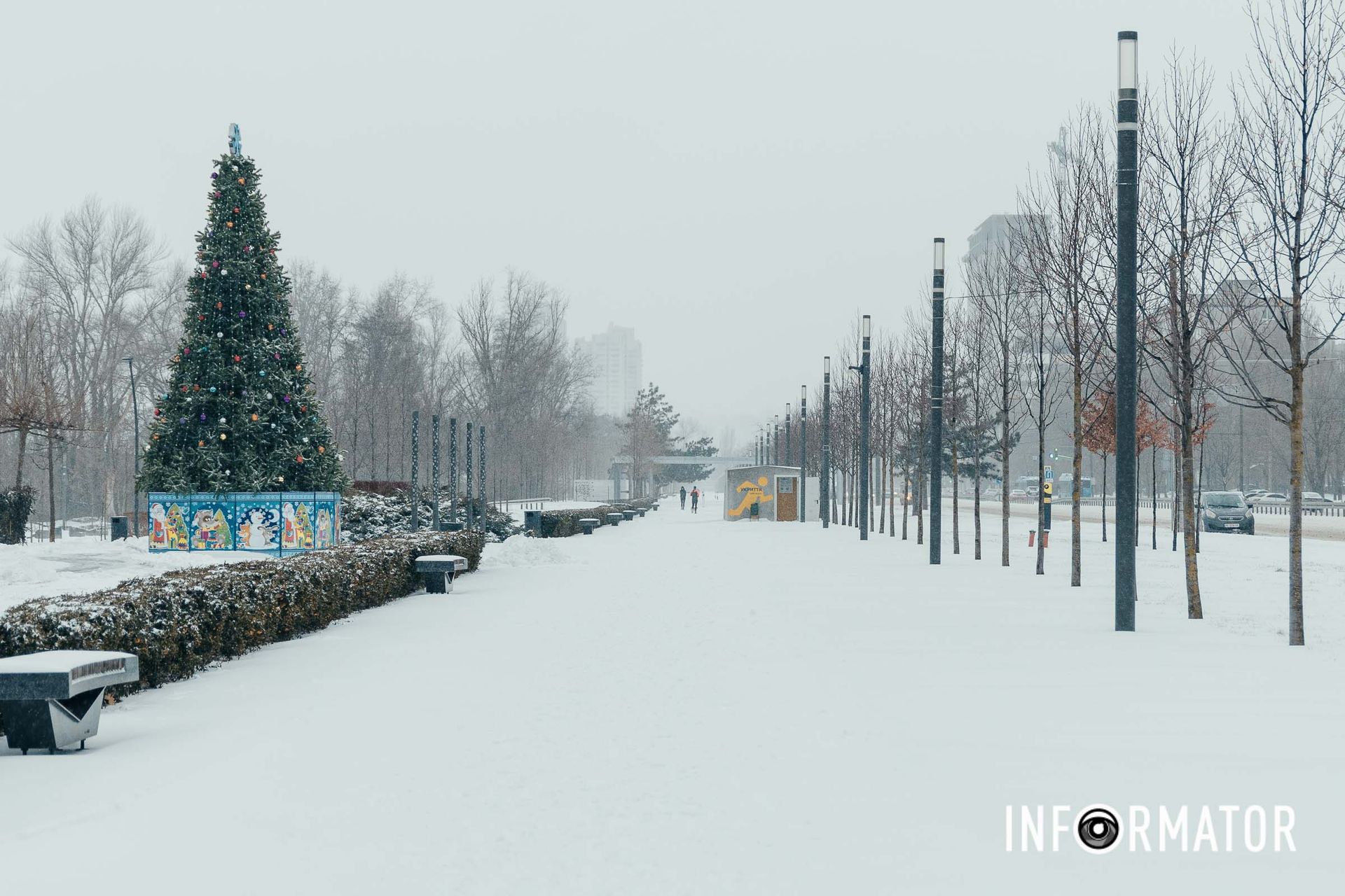 Зимняя красота добавила работы коммунальщикам. Зимняя красота добавила работы коммунальщикам.