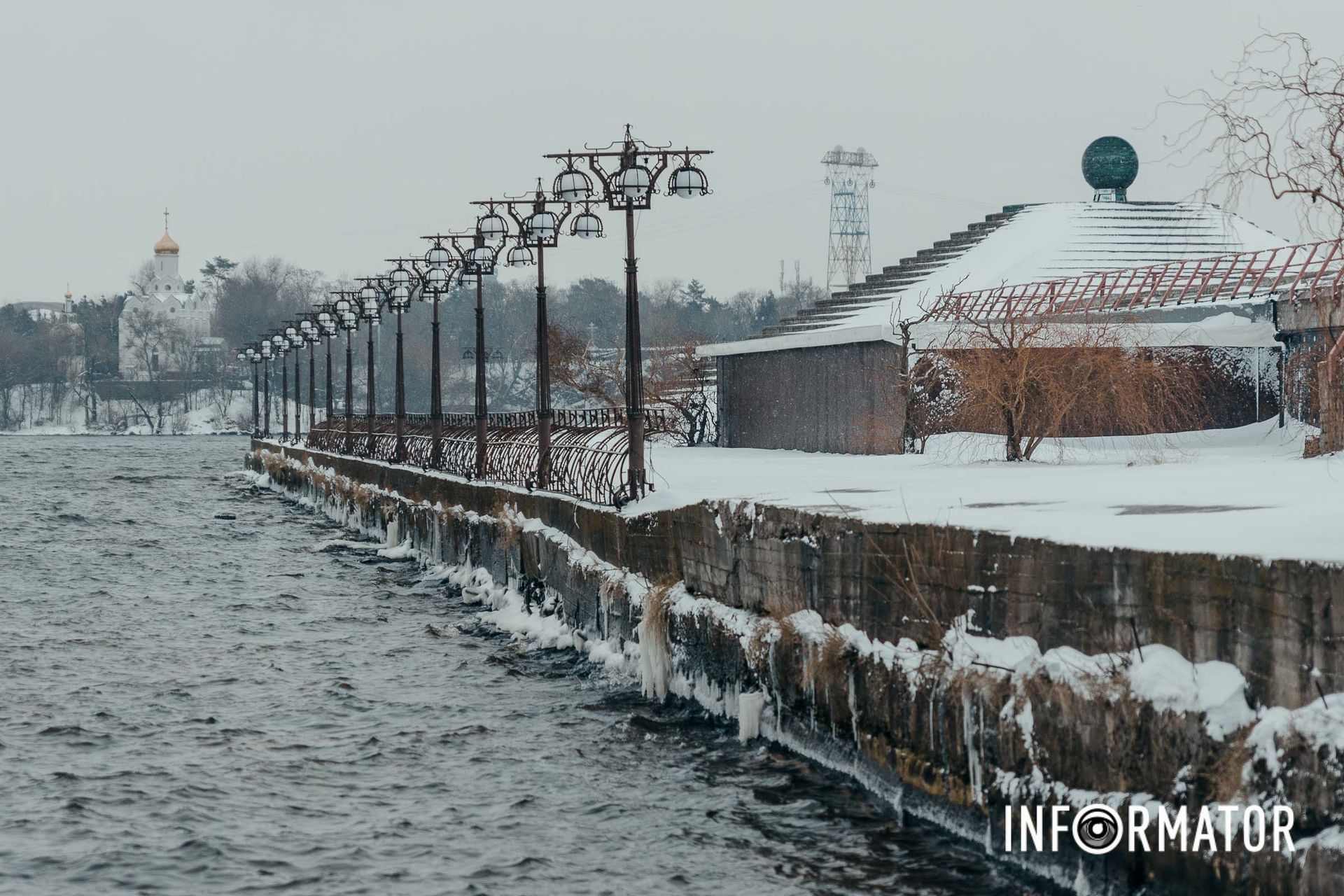 Набережная в снегу Набережная в снегу