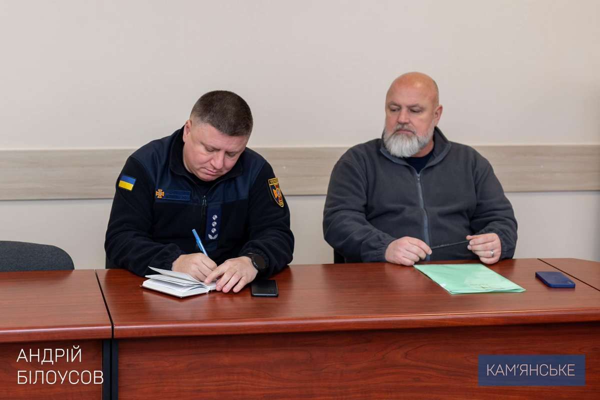 На совещании присутствовали руководители всех коммунальных предприятий и служб