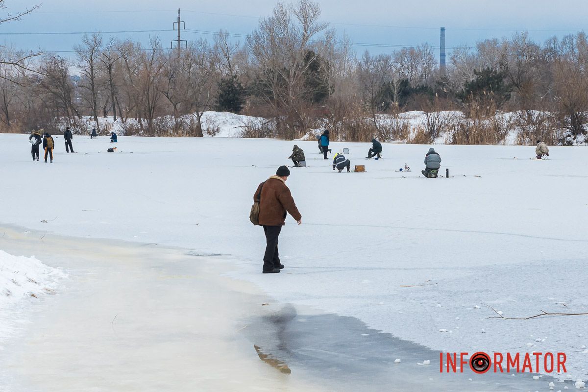 Через різку зміну температури лід на водоймах Дніпра є нестійким Через різку зміну температури лід на водоймах Дніпра є нестійким