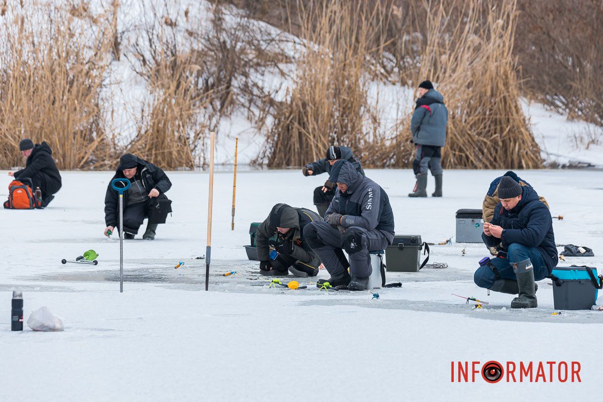 Не перевіряйте товщину криги ногою чи палицею Не перевіряйте товщину криги ногою чи палицею