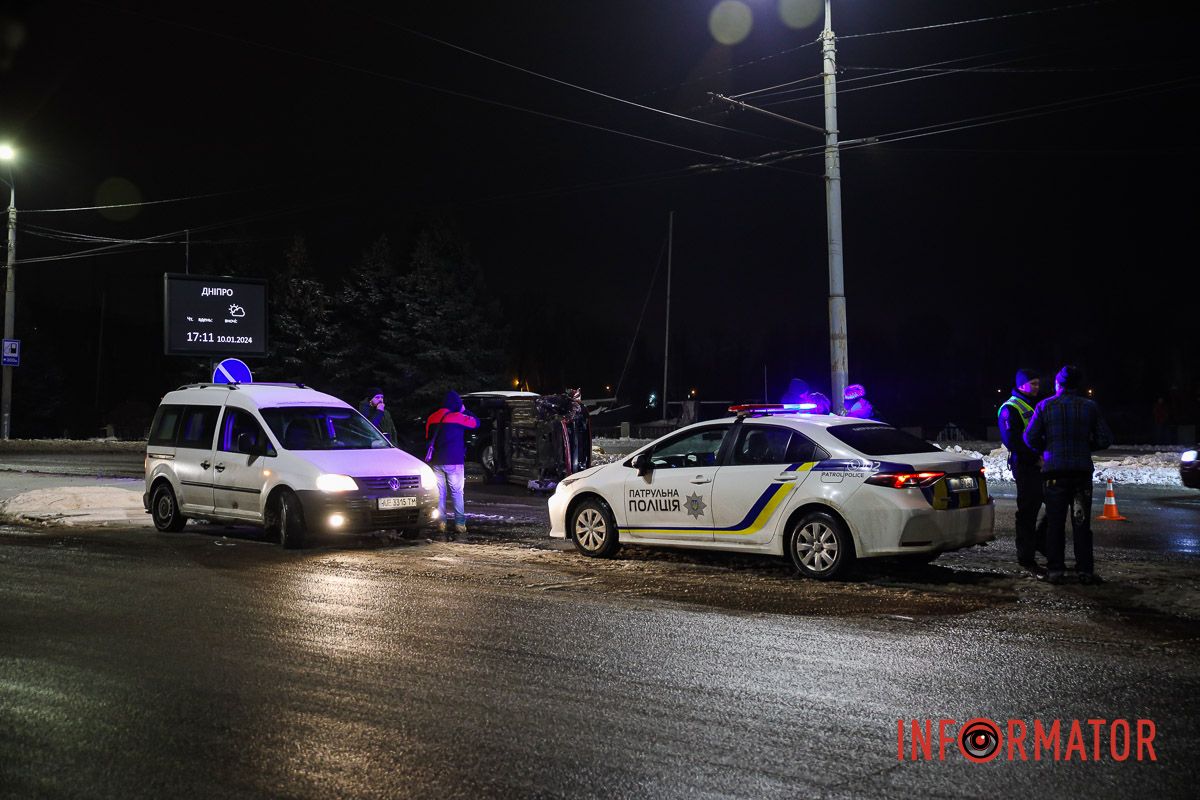 На місці зіткнення працює патрульна поліція На місці зіткнення працює патрульна поліція