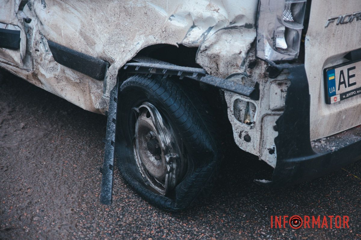 У Fiat розбита ліва частина авто