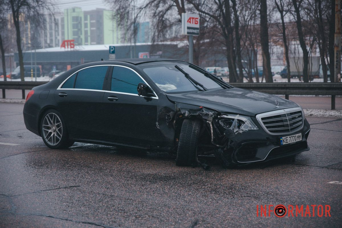 На Запорізькому шосе зіткнулись Fiat та Mercedes