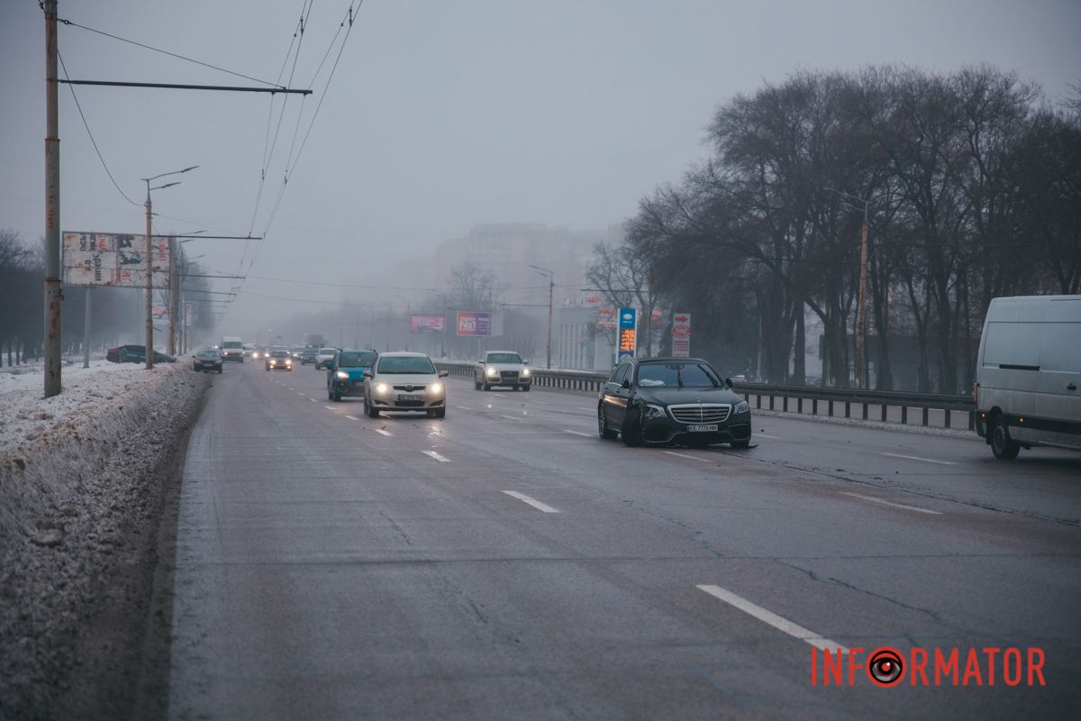 Водій Mercedes зумів затормозити через близько 50 метрів від місця автотрощі