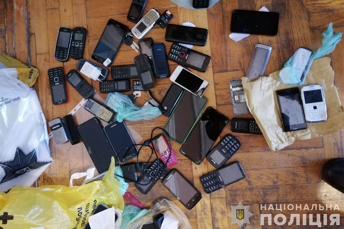 Під виглядом реабілітаційного центру зловмисники обіцяли лікування від алкогольної та наркотичної залежності Під виглядом реабілітаційного центру зловмисники обіцяли лікування від алкогольної та наркотичної залежності