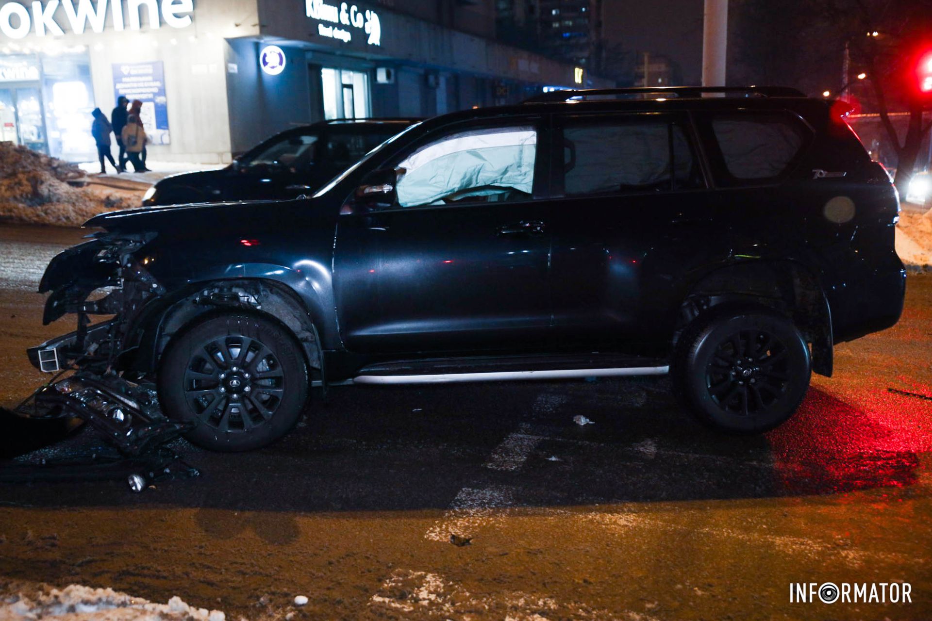 Toyota перекррила ліву смугу по Поля у напрямку Титова Toyota перекррила ліву смугу по Поля у напрямку Титова