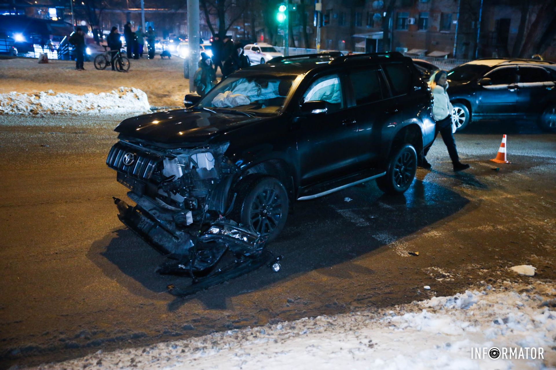 Рух ускладнено, утворився невеликий затор Рух ускладнено, утворився невеликий затор