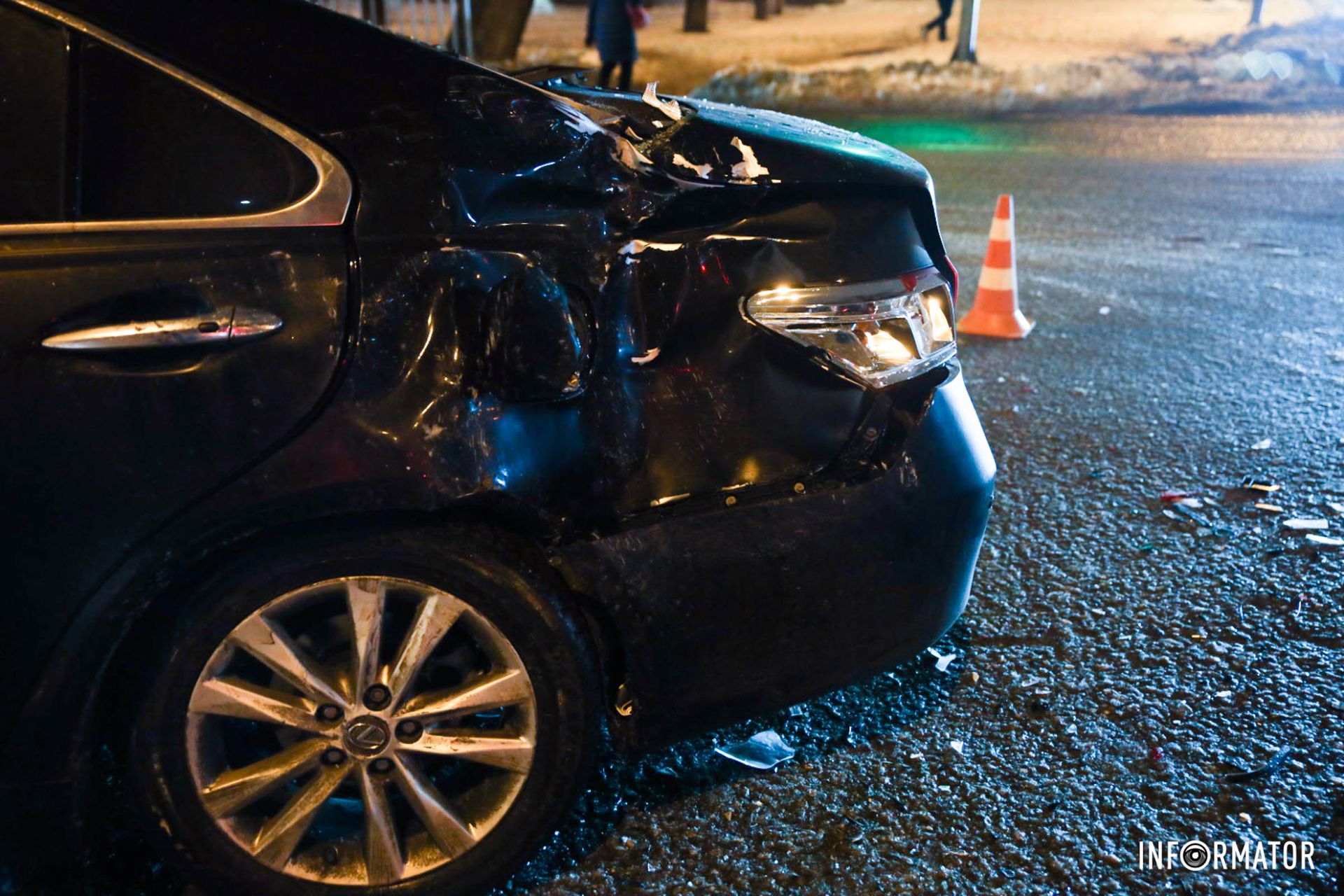 На місці працюють патрульні поліцейські На місці працюють патрульні поліцейські